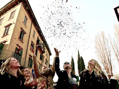 Sprachschüler Idea Verona feiern